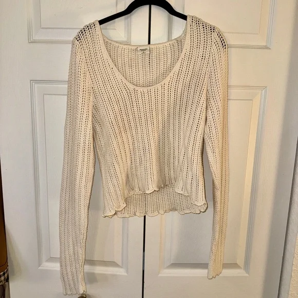 NWT Abercrombie Cream Knit Women's Top- Size Medium - Picture 7 of 10